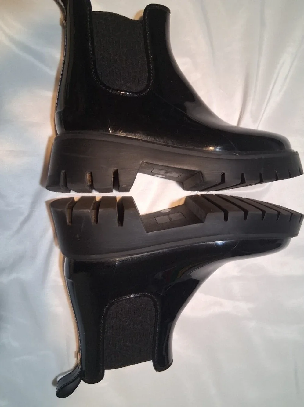 Tommy Hilfiger Black Glossy Lug Sole Rain Boots 8M Chelsea Casual Gorpcore Fall